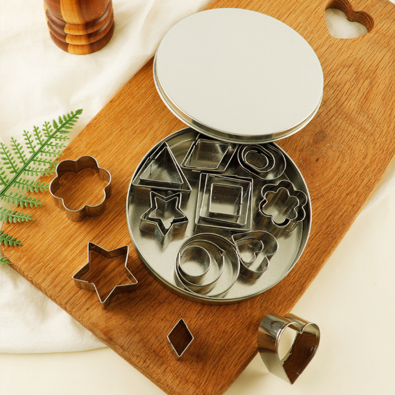 ชุดเครื่องตัดคุ้กกี้สแตนเลสขนา - Kitchen Baking Set บทวิจารณ์และราคา